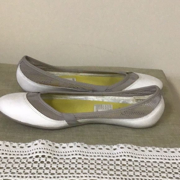 Puma white and gray slip on flats nice shape - Picture 6 of 12